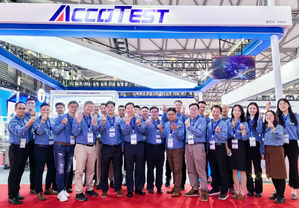 合影.jpg 合影.jpg