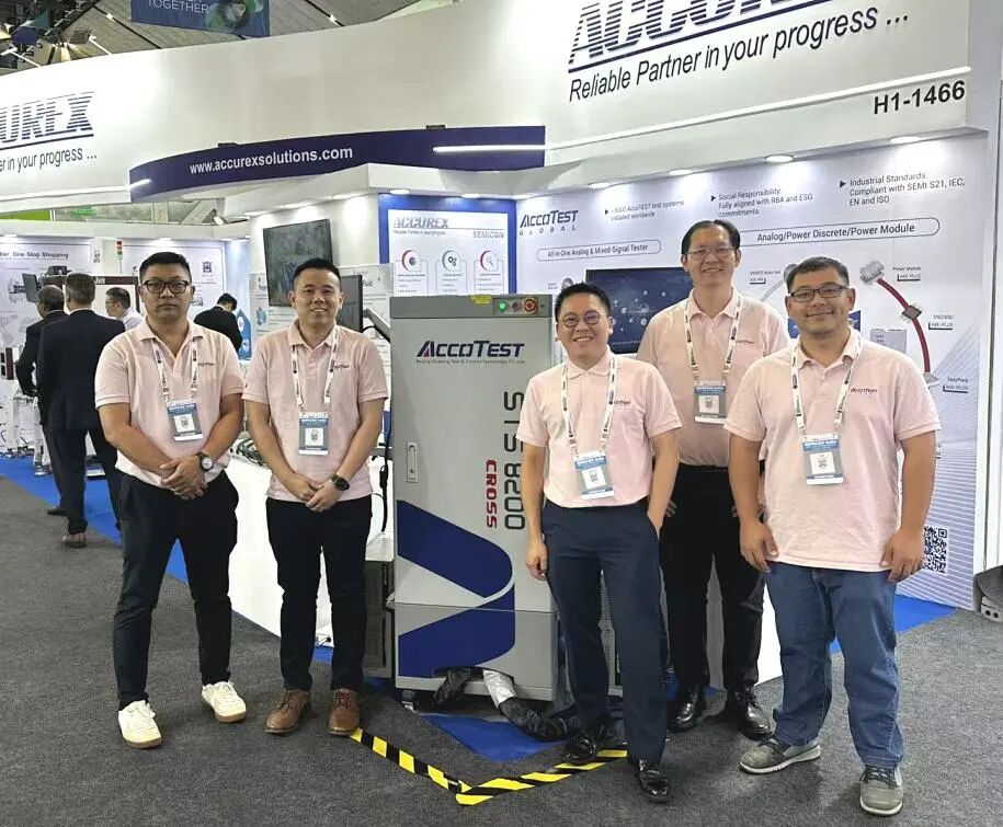 合影.jpg 合影.jpg